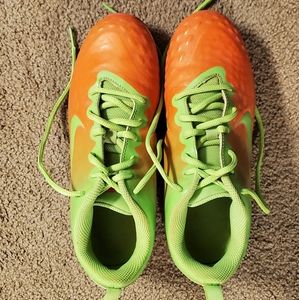 Girl's Nike Softball cleats - Size 5